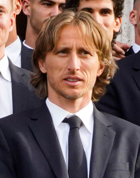 阿根廷记者：西班牙19次犯规没人吃牌，阿根廷5张牌，太不正常了